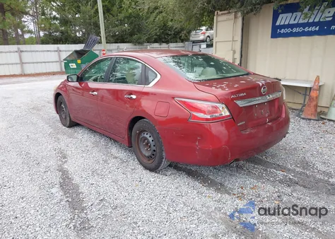 2015 Nissan Altima 2.5 S z USA, uszkodzony, nr VIN 1N4AL3AP0FN365580